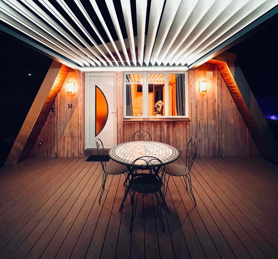 Au-Doux-Altic Chalet Romantique Avec Jacuzzi Et Sauna เมตาบิเย ภายนอก รูปภาพ