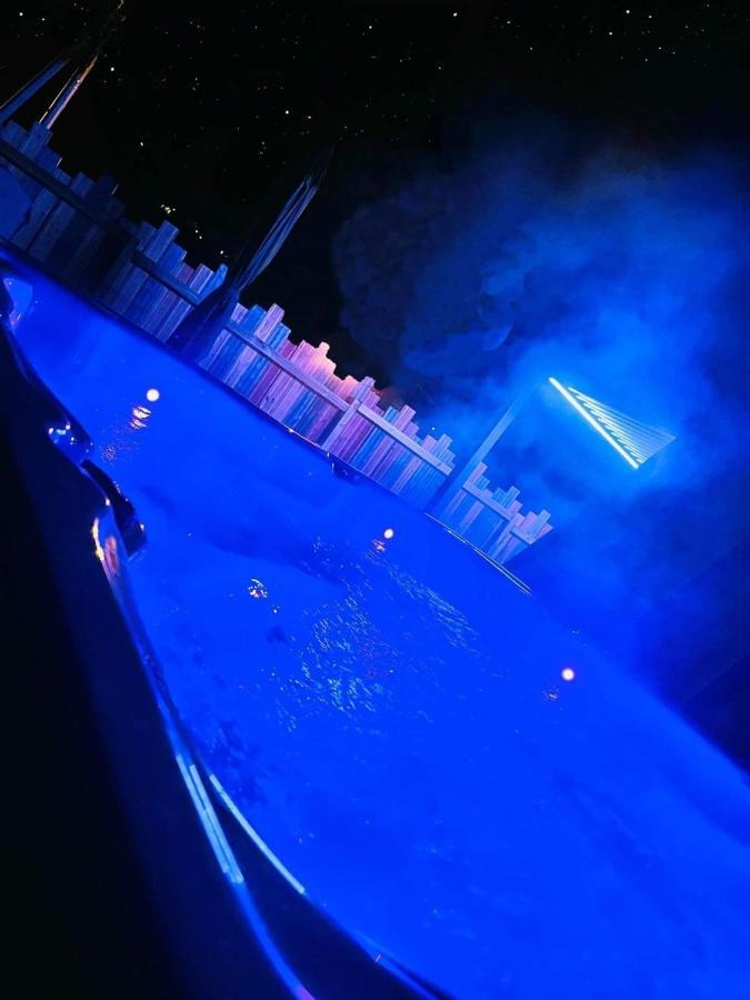 Au-Doux-Altic Chalet Romantique Avec Jacuzzi Et Sauna เมตาบิเย ภายนอก รูปภาพ